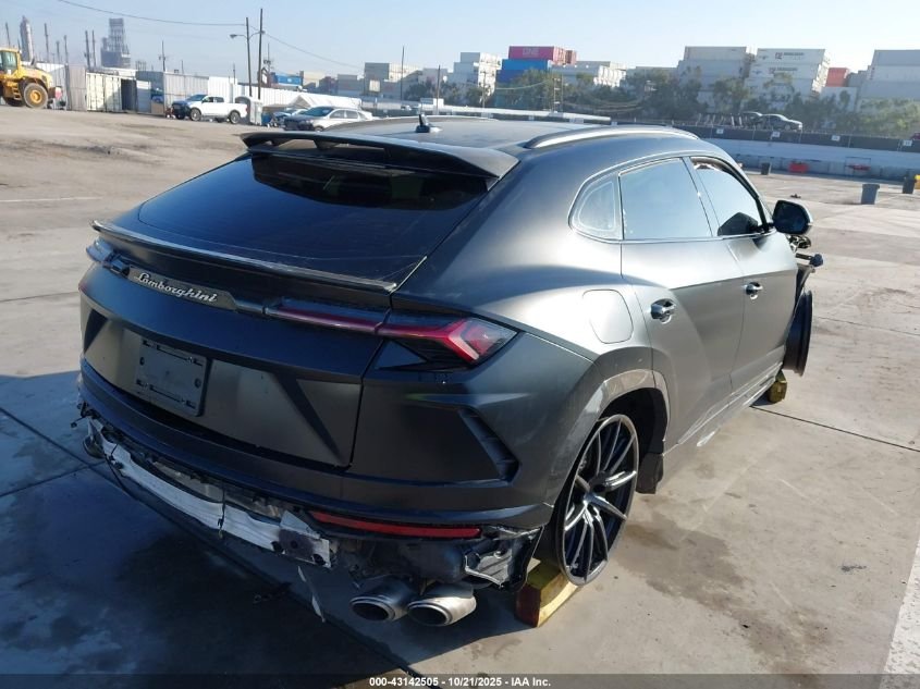 Lamborghini Urus damage